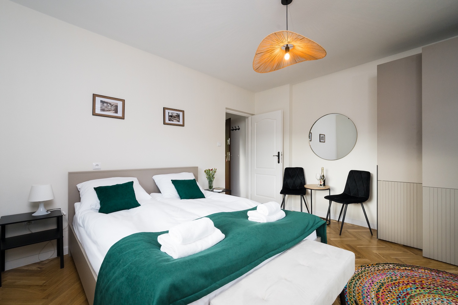 Apartament Deluxe z balkonem (6) — apartament z łóżkiem podwójnym i widokiem na zieleń